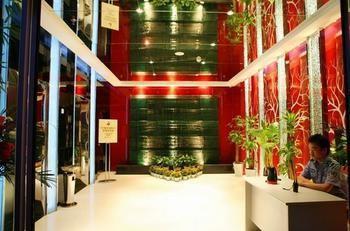 Shengjing Yijia Hotel Hsziangfan Kültér fotó